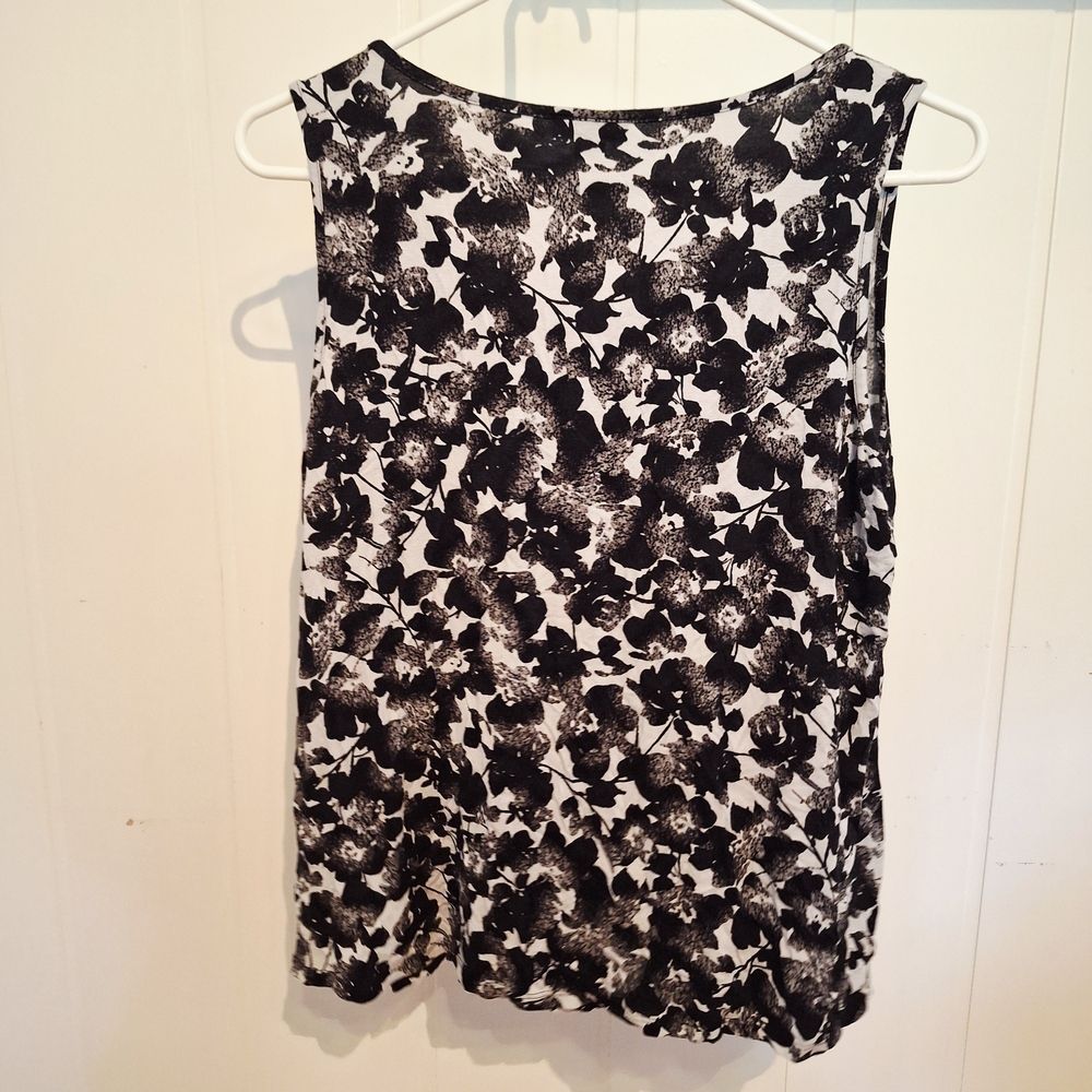 J. JILL Black White Floral Top Soft Layering Piece Size M Very Good Condition - Picture 2 of 3
